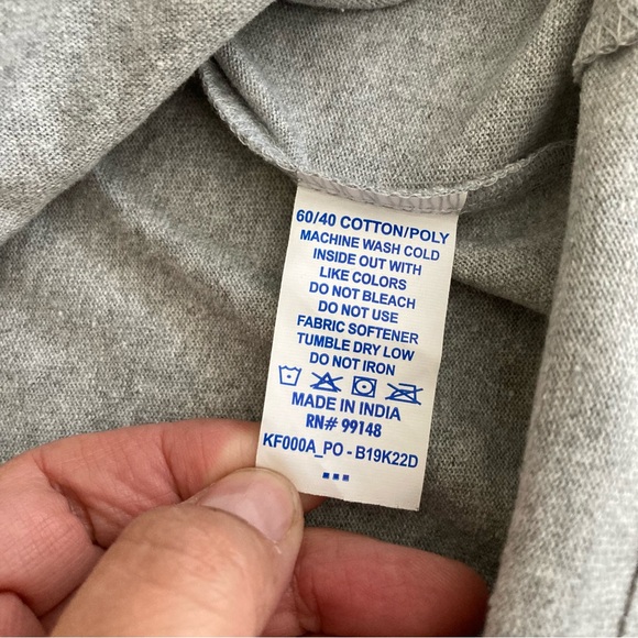 LOVE IS LOVE Rainbow Heart Gray Crewneck T-shirt Short Sleeves Medium and Large - Picture 6 of 7